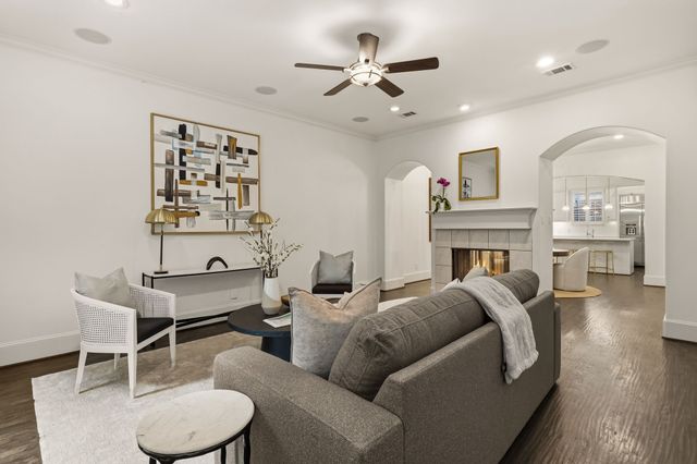 2417 Worthington Street, Dallas, TX 75204