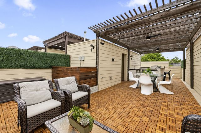 2417 Worthington Street, Dallas, TX 75204