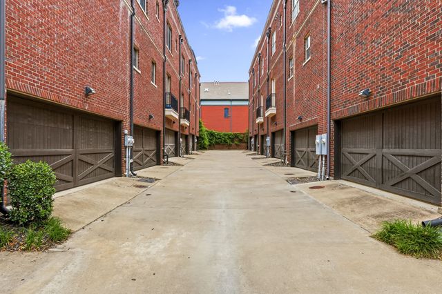 2417 Worthington Street, Dallas, TX 75204