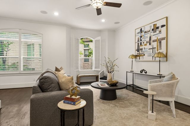 2417 Worthington Street, Dallas, TX 75204