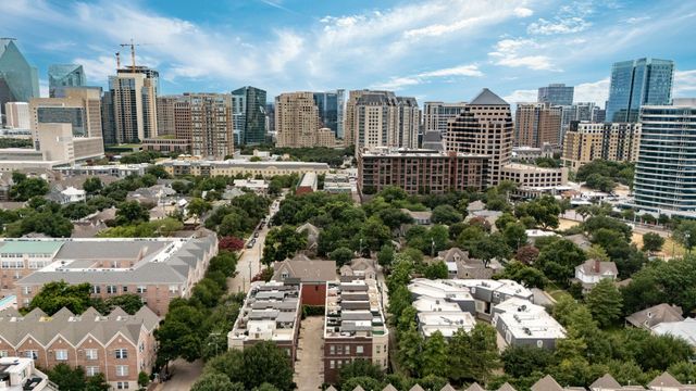 2417 Worthington Street, Dallas, TX 75204