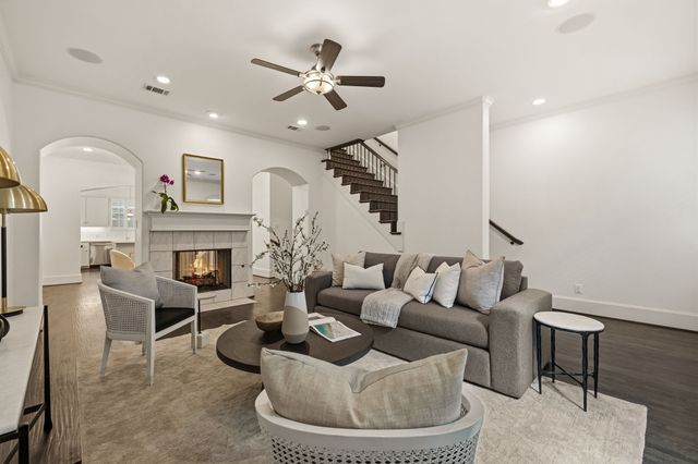 2417 Worthington Street, Dallas, TX 75204