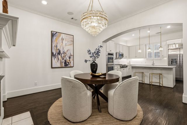 2417 Worthington Street, Dallas, TX 75204