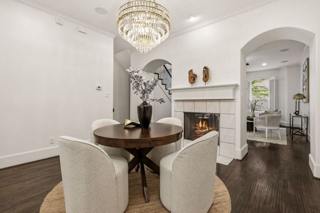 2417 Worthington Street, Dallas, TX 75204