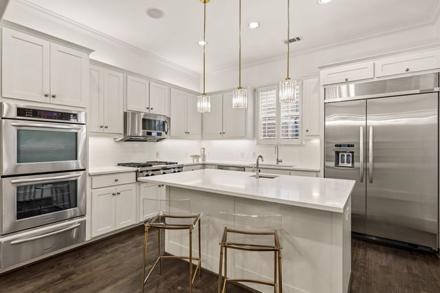 2417 Worthington Street, Dallas, TX 75204