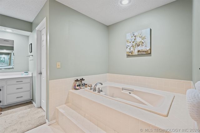 2649 Regency Road, Bartlesville, OK 74006