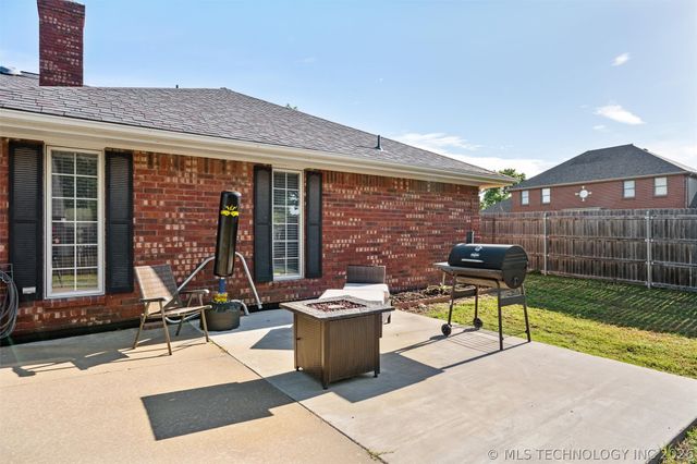 2649 Regency Road, Bartlesville, OK 74006