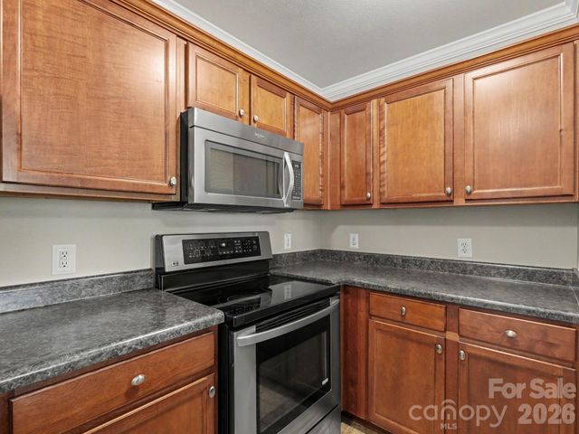 5529 Idlewild Road N, Charlotte, NC 28227