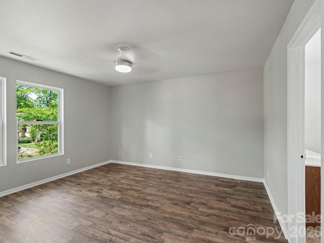 5529 Idlewild Road N, Charlotte, NC 28227