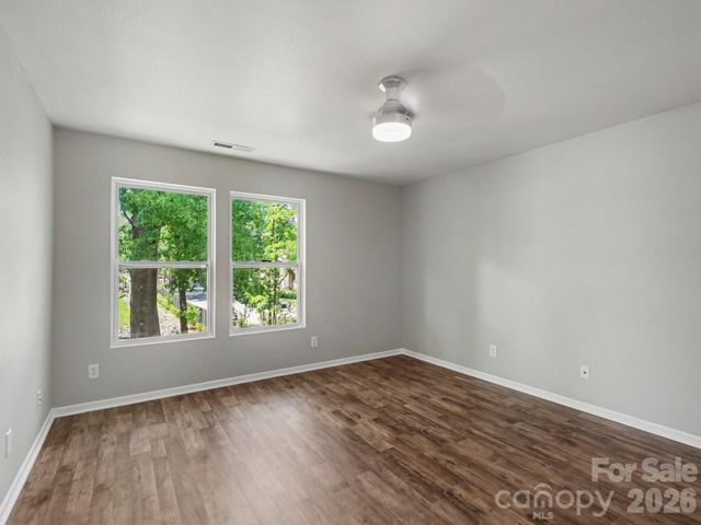 5529 Idlewild Road N, Charlotte, NC 28227