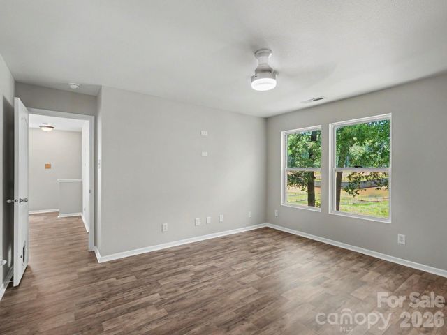 5529 Idlewild Road N, Charlotte, NC 28227