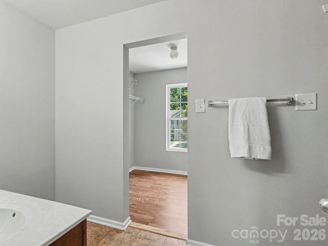 5529 Idlewild Road N, Charlotte, NC 28227