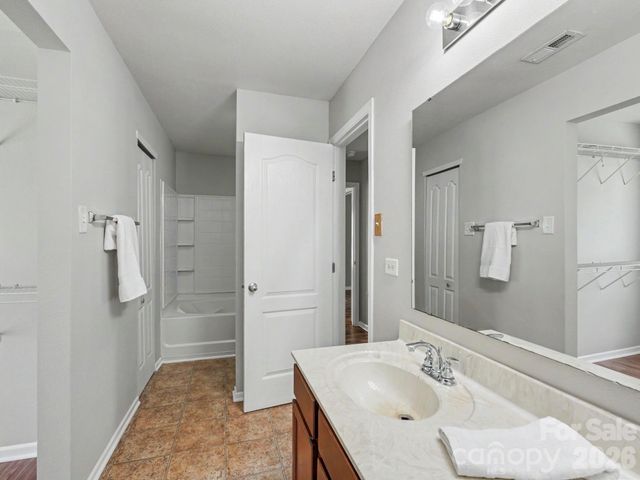 5529 Idlewild Road N, Charlotte, NC 28227
