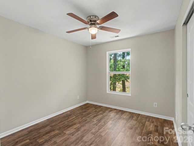 5529 Idlewild Road N, Charlotte, NC 28227