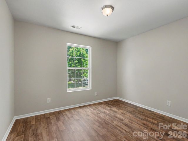 5529 Idlewild Road N, Charlotte, NC 28227