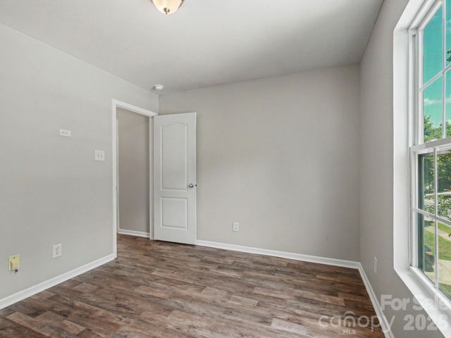 5529 Idlewild Road N, Charlotte, NC 28227