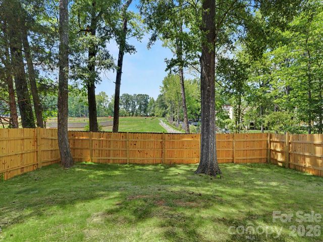 5529 Idlewild Road N, Charlotte, NC 28227