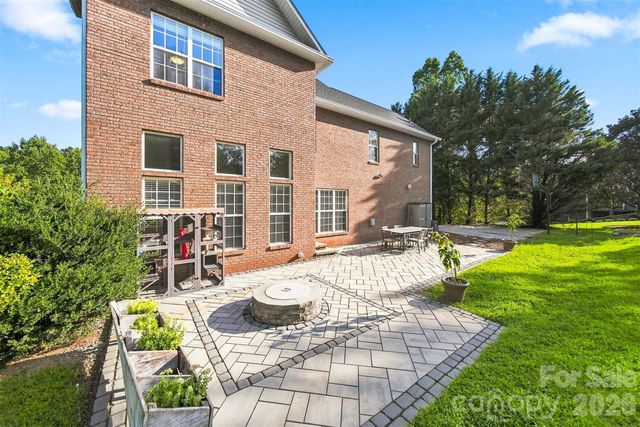 1221 Willow Creek Drive, Newton, NC 28658