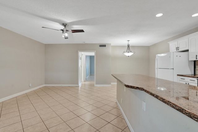 2734 NE 27th Court 17, Lighthouse Point, FL 33064