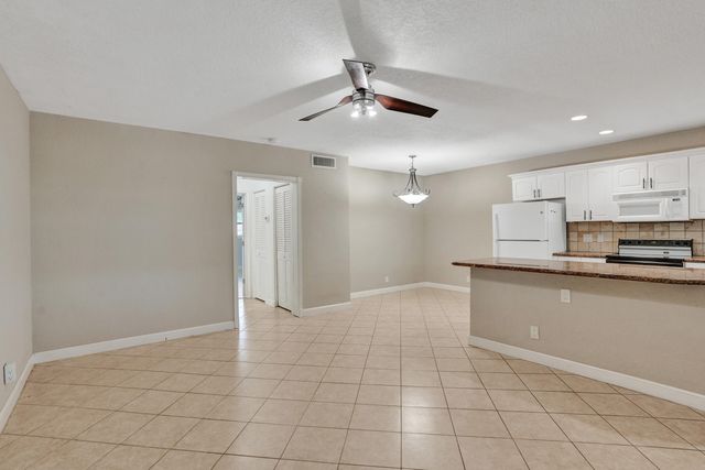 2734 NE 27th Court 17, Lighthouse Point, FL 33064