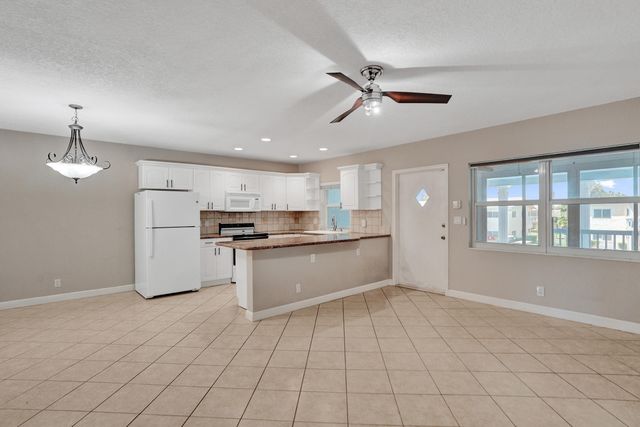 2734 NE 27th Court 17, Lighthouse Point, FL 33064