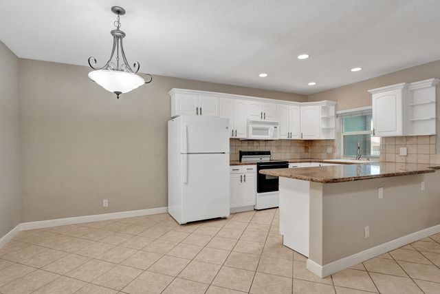 2734 NE 27th Court 17, Lighthouse Point, FL 33064