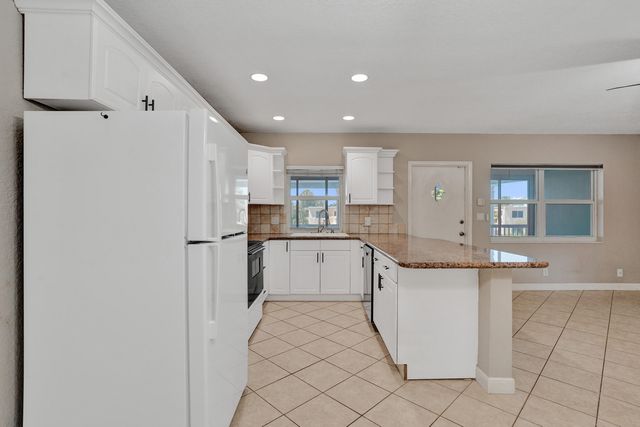 2734 NE 27th Court 17, Lighthouse Point, FL 33064