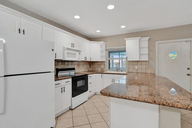2734 NE 27th Court 17, Lighthouse Point, FL 33064