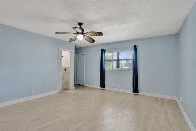 2734 NE 27th Court 17, Lighthouse Point, FL 33064
