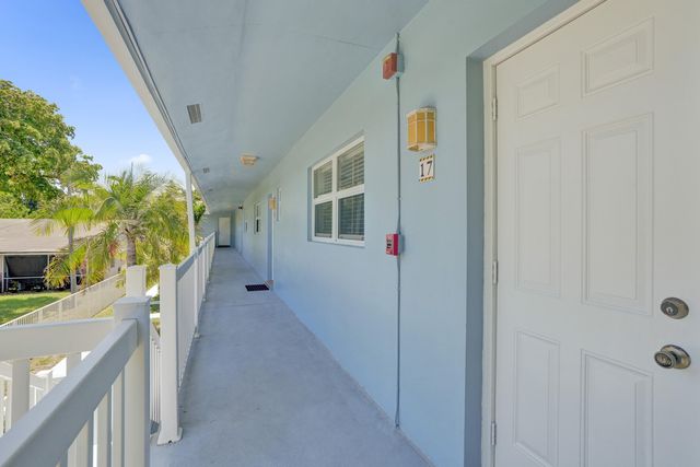 2734 NE 27th Court 17, Lighthouse Point, FL 33064