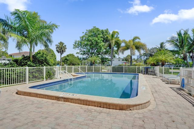 2734 NE 27th Court 17, Lighthouse Point, FL 33064