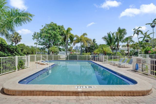 2734 NE 27th Court 17, Lighthouse Point, FL 33064