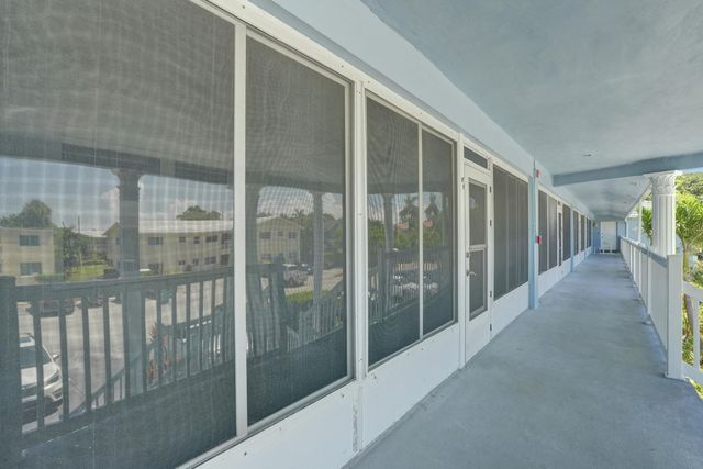 2734 NE 27th Court 17, Lighthouse Point, FL 33064