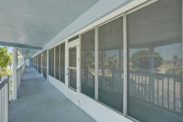 2734 NE 27th Court 17, Lighthouse Point, FL 33064