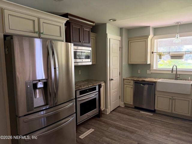 3821 MIRUELO Circle N, Jacksonville, FL 32217