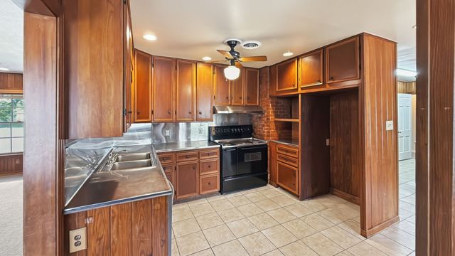 700 Park Street, Gatesville, TX 76528