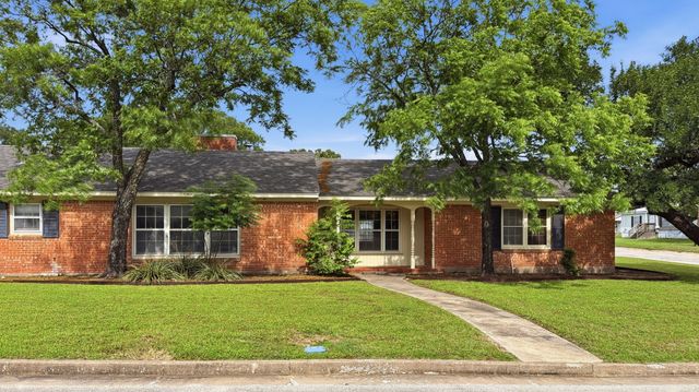700 Park Street, Gatesville, TX 76528