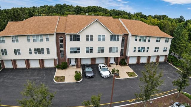 32 Deer Ct Drive, Middletown, NY 10940