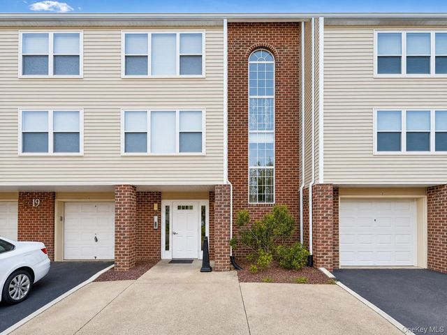 32 Deer Ct Drive, Middletown, NY 10940