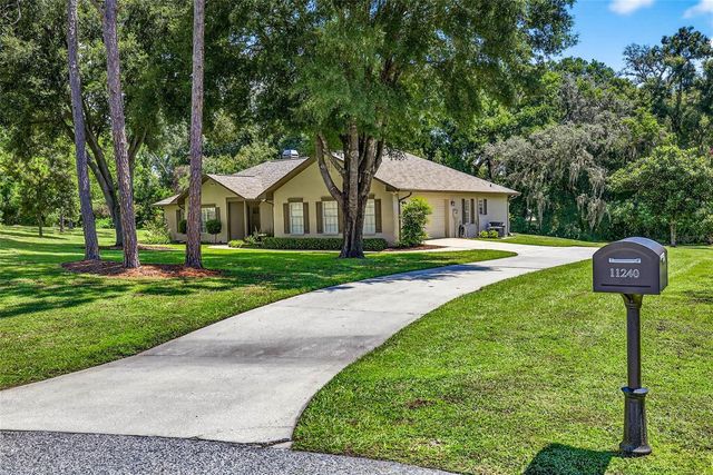 11240 GRANDVIEW DR, Dade City, FL 33525