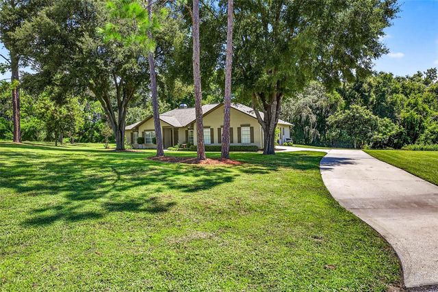 11240 GRANDVIEW DR, Dade City, FL 33525