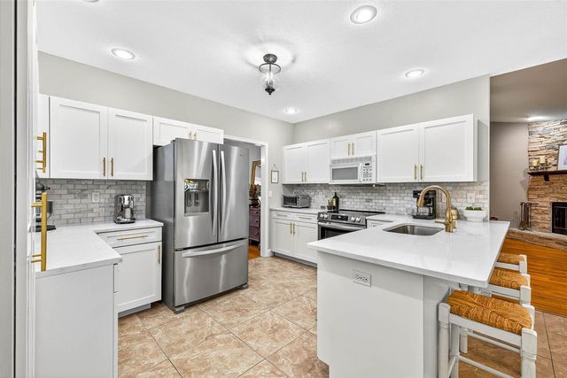 11240 GRANDVIEW DR, Dade City, FL 33525
