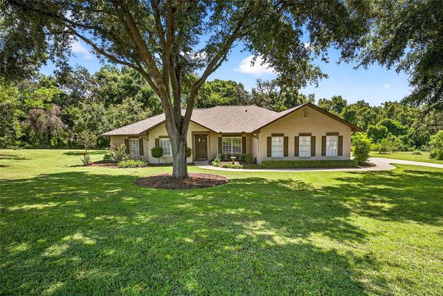 11240 GRANDVIEW DR, Dade City, FL 33525