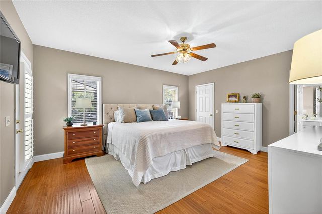 11240 GRANDVIEW DR, Dade City, FL 33525