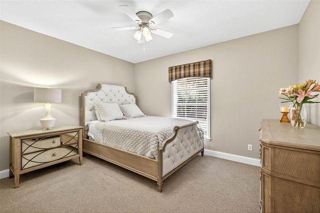 11240 GRANDVIEW DR, Dade City, FL 33525