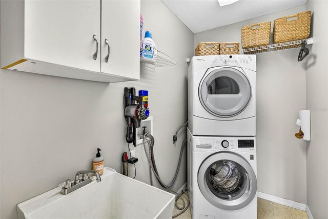 11240 GRANDVIEW DR, Dade City, FL 33525