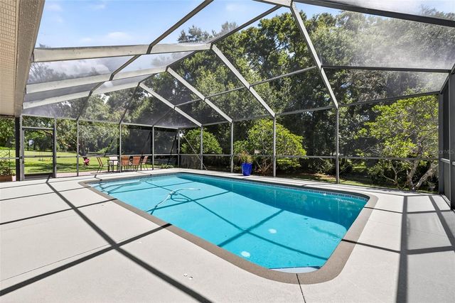 11240 GRANDVIEW DR, Dade City, FL 33525