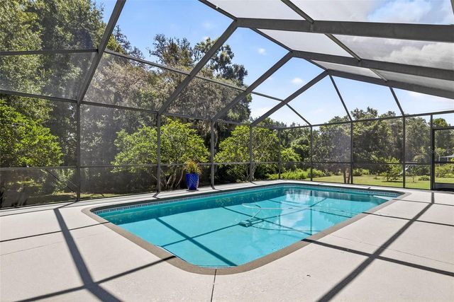 11240 GRANDVIEW DR, Dade City, FL 33525