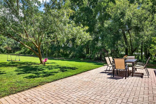 11240 GRANDVIEW DR, Dade City, FL 33525