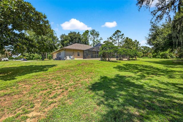 11240 GRANDVIEW DR, Dade City, FL 33525